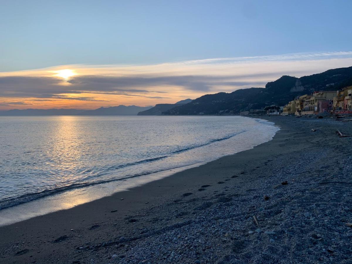 A Casa Di Laura Finale Ligure Lägenhet Exteriör bild